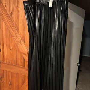 NWT Chicos Black Pleated Skirt
